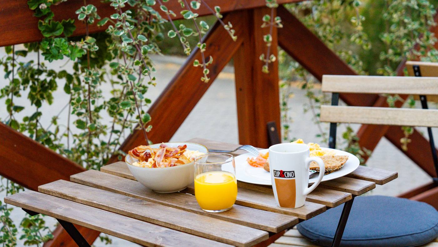 Frühstück auf der Terrasse des Hotel National